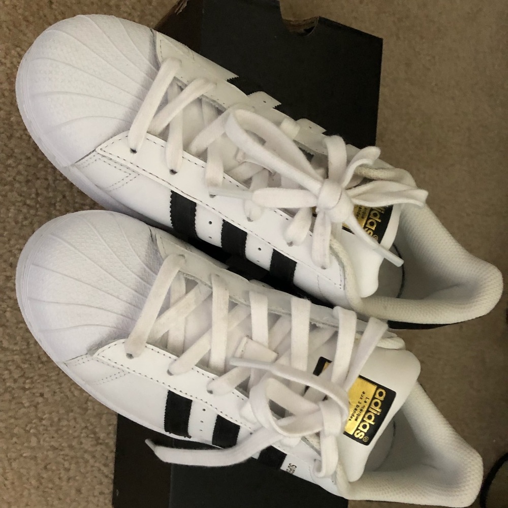 Women’s adidas sneaker size 8